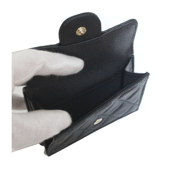 【国内即発】CHANEL 三つ折り財布 ミニ キャビアスキン AP0230